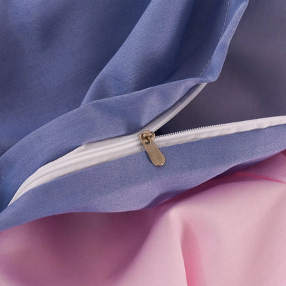 Zipper closure from a Pink and Purple Bedding set